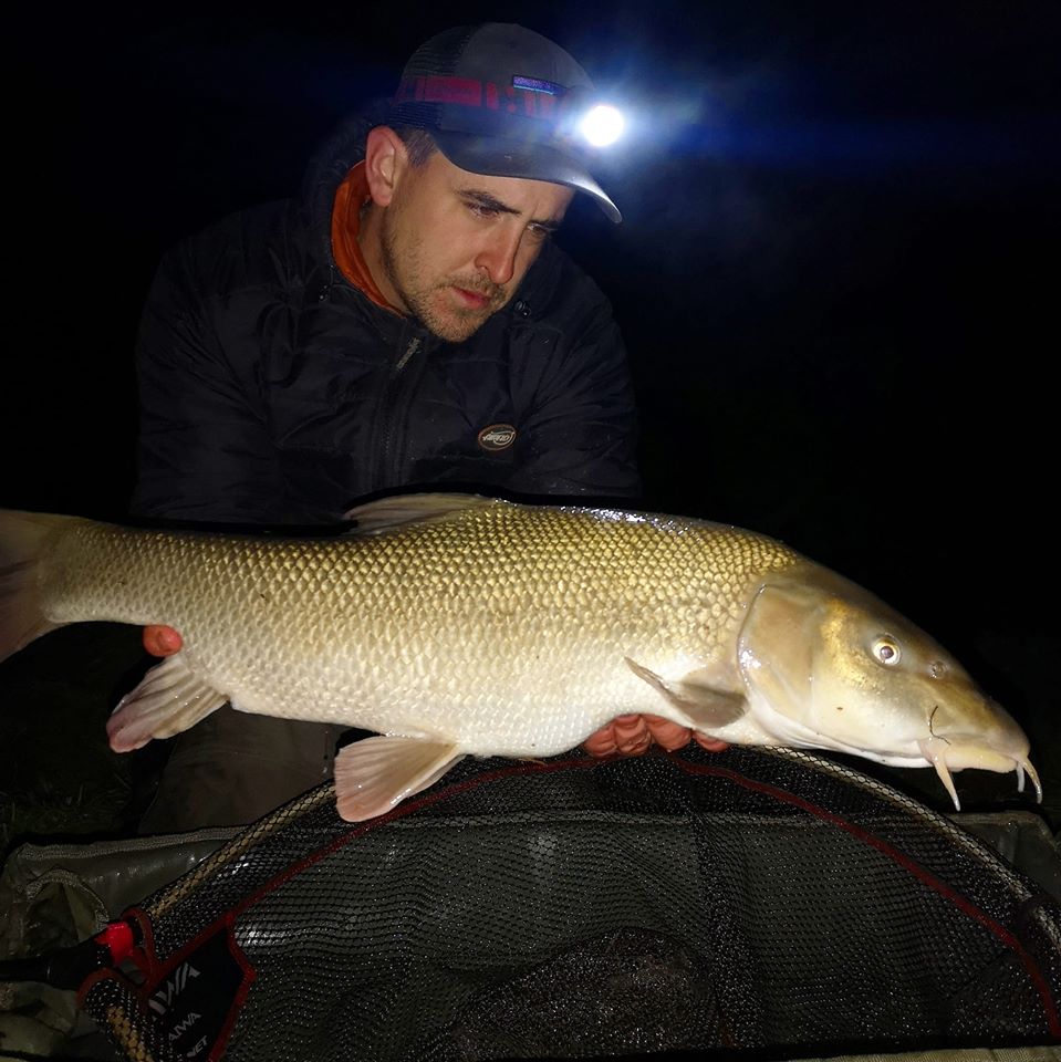 This image has an empty alt attribute; its file name is Night-fishing-barbel.jpg